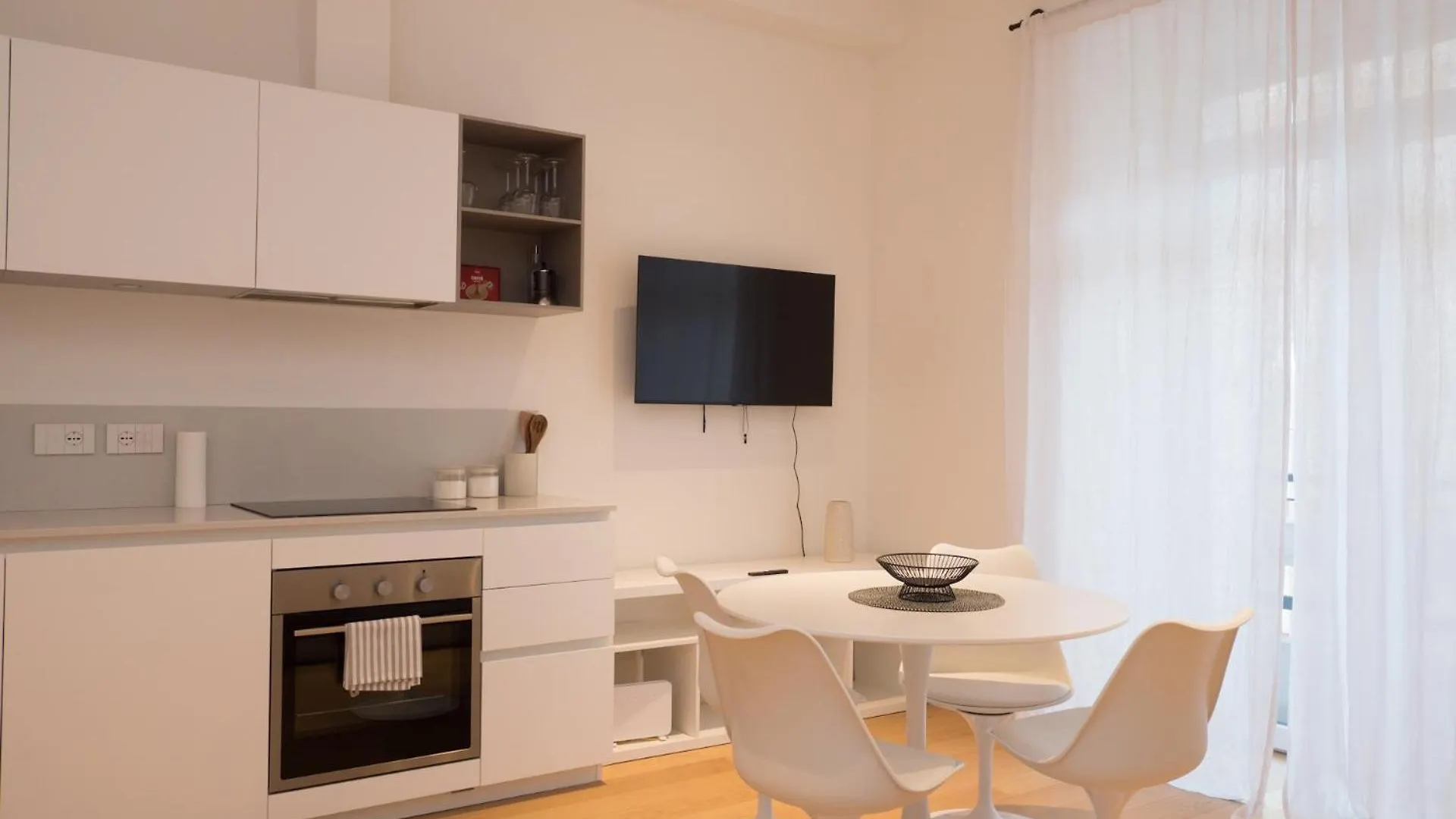 Xenia Milano - 2Rooms Apt In Via Petrella 4 D Италия
