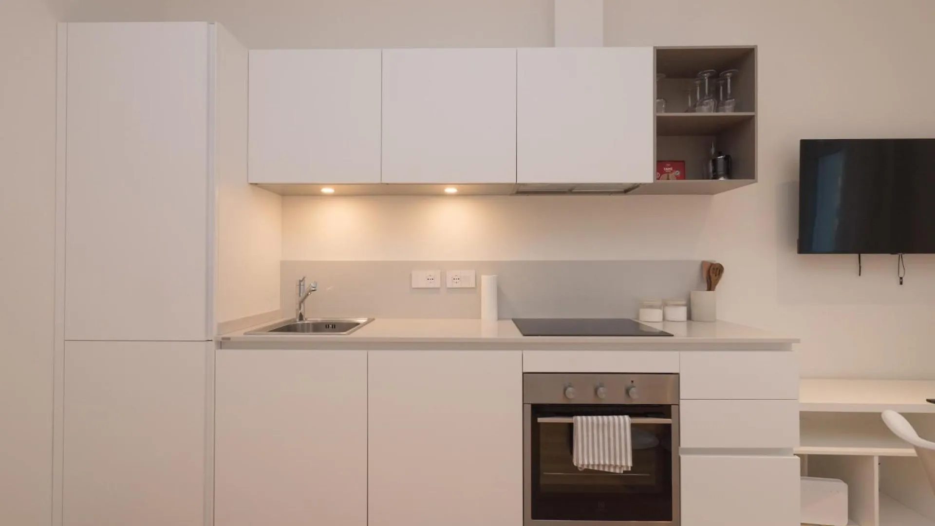 Xenia Milano - 2Rooms Apt In Via Petrella 4 D Милан
